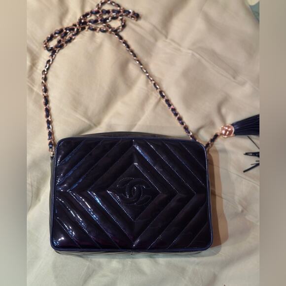 Chanel vintage camera bag, comes with card (need to find) - Picture 7 of 12